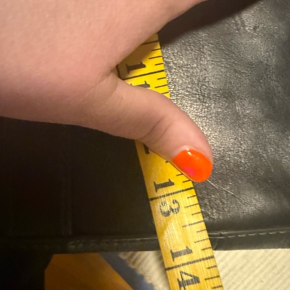 Fossil Leather Black and Gold Briefcase with Elegant Design - Picture 5 of 7